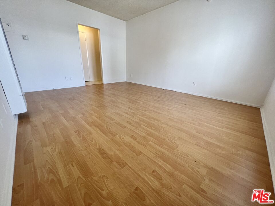 1603 Granville Ave Unit: 5