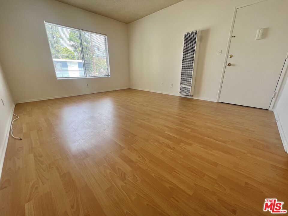 1603 Granville Ave Unit: 5