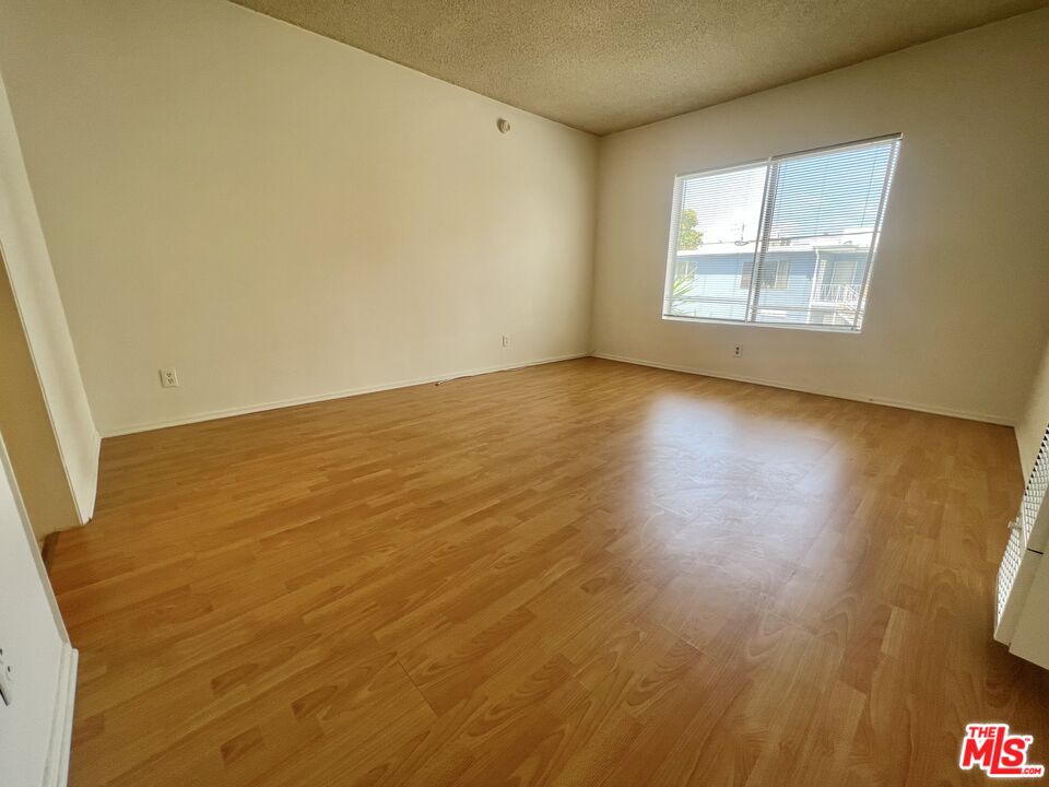 1603 Granville Ave Unit: 5