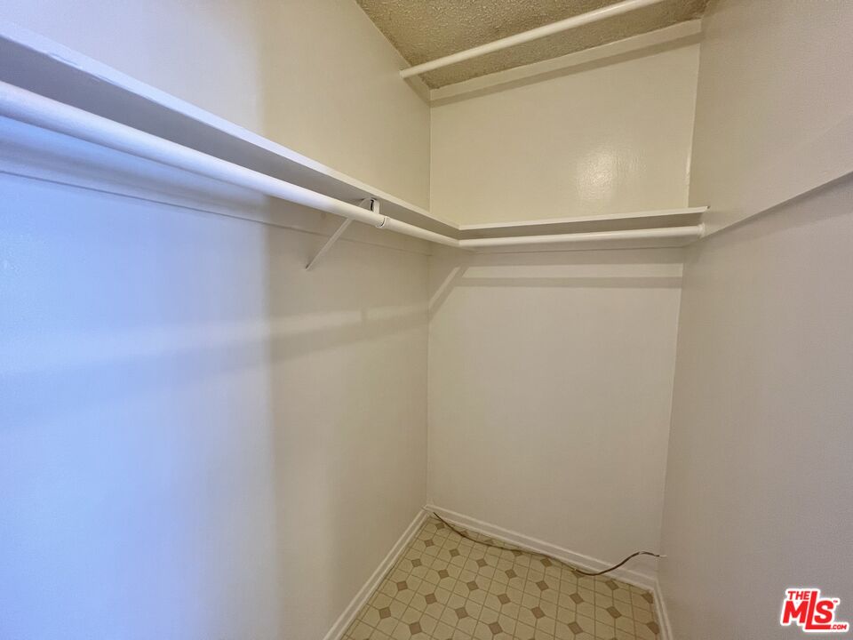 1603 Granville Ave Unit: 5