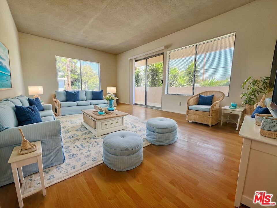 1603 Granville Ave Unit: 4