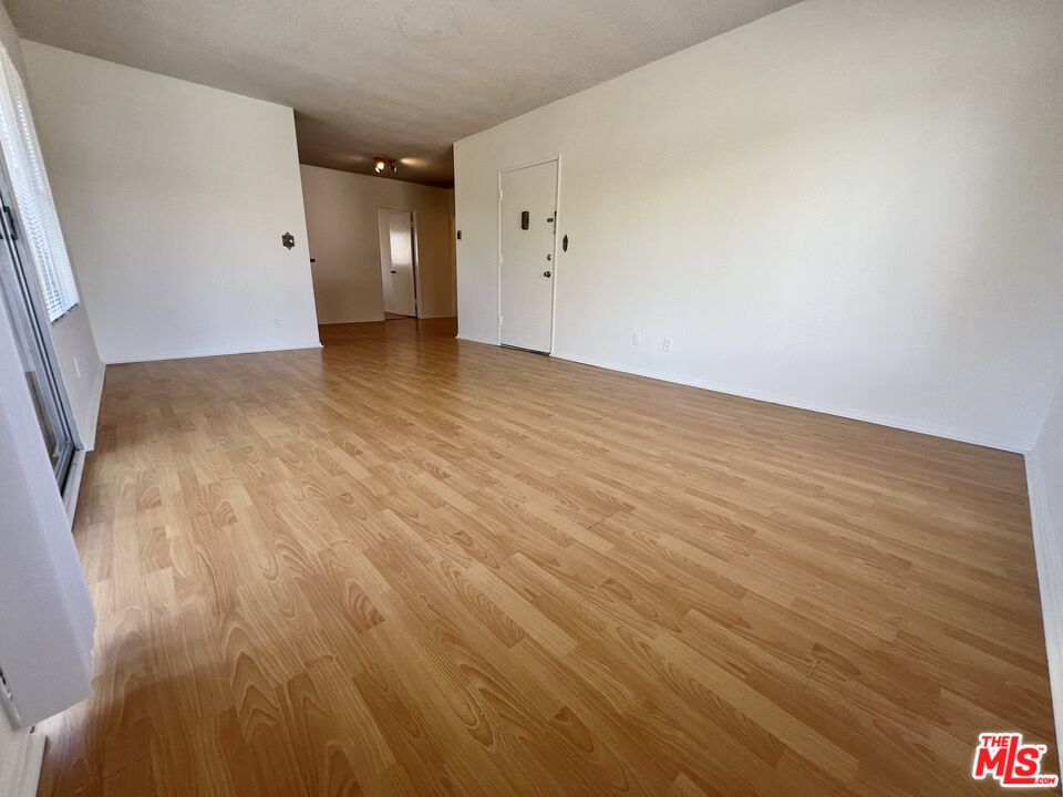 1603 Granville Ave Unit: 4