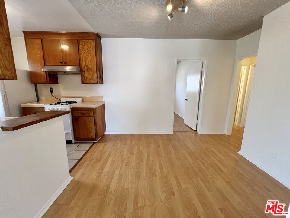 1603 Granville Ave Unit: 4