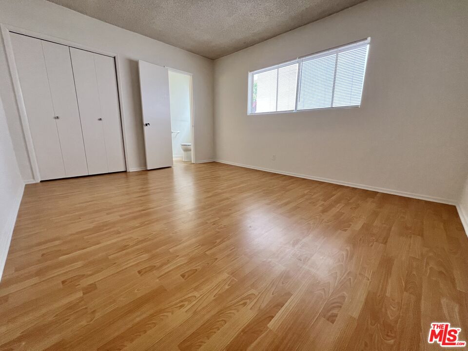 1603 Granville Ave Unit: 4