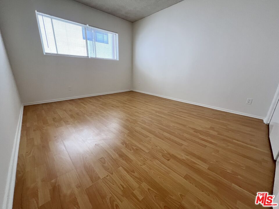 1603 Granville Ave Unit: 4