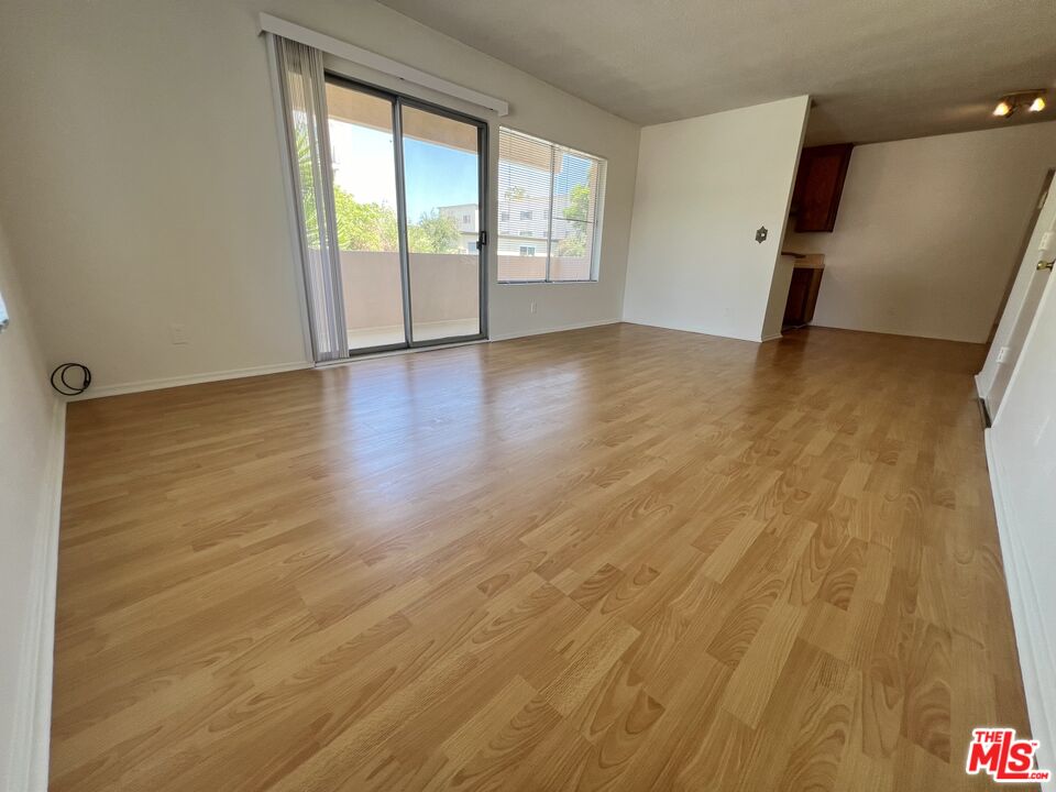 1603 Granville Ave Unit: 4