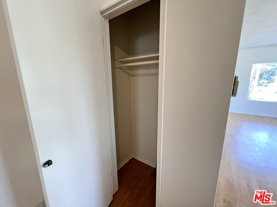 1603 Granville Ave Unit: 4