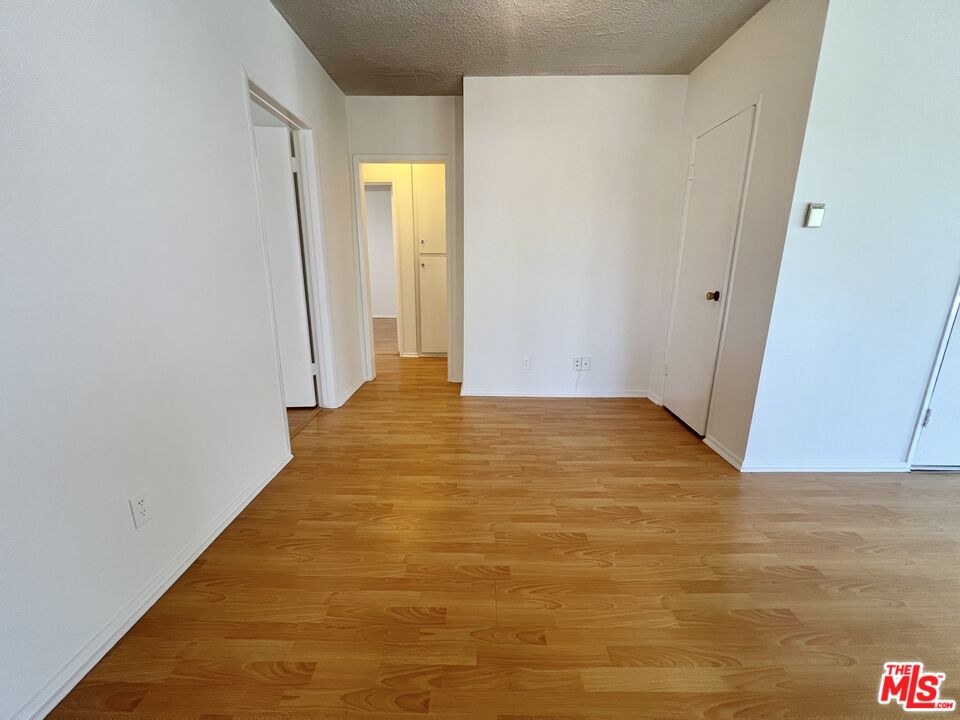 1603 Granville Ave Unit: 4