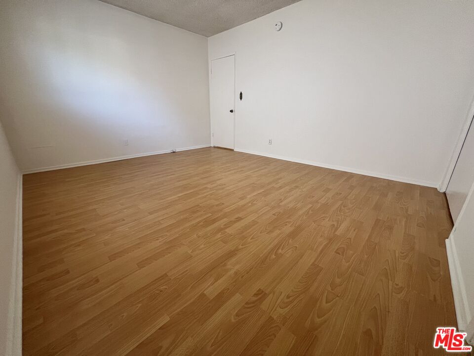 1603 Granville Ave Unit: 4