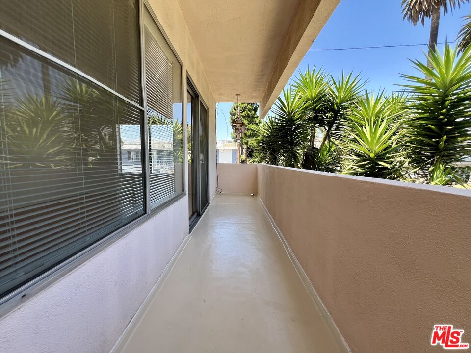 1603 Granville Ave Unit: 4