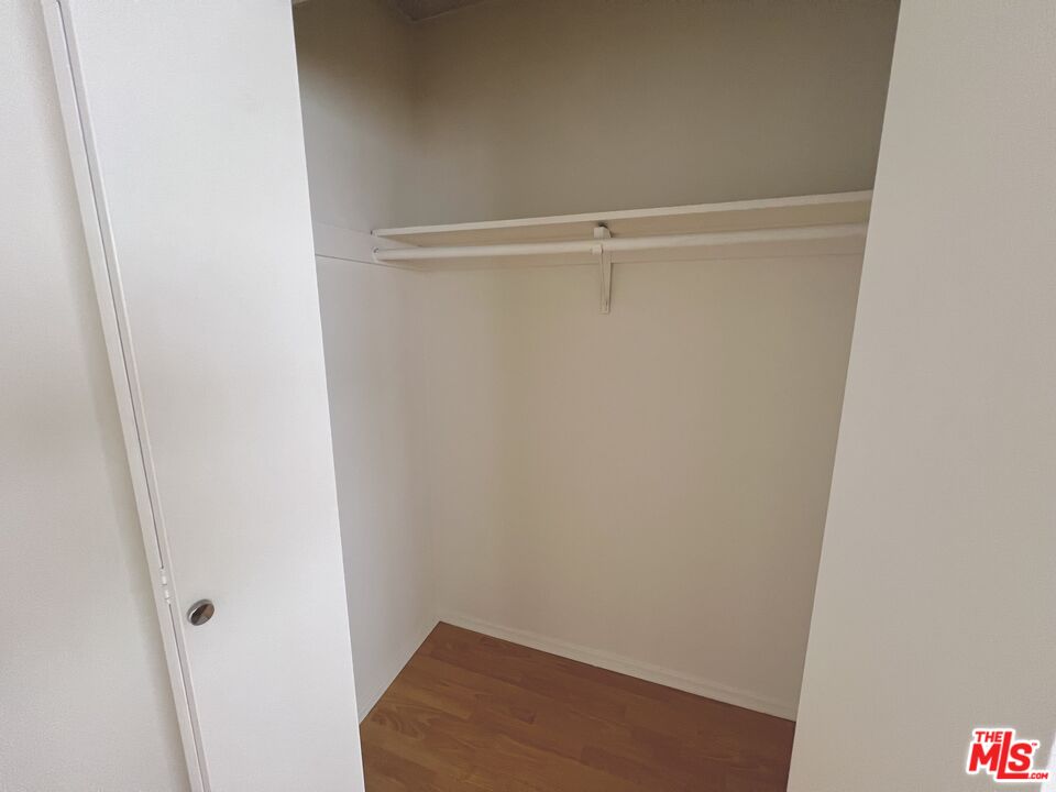 1603 Granville Ave Unit: 4