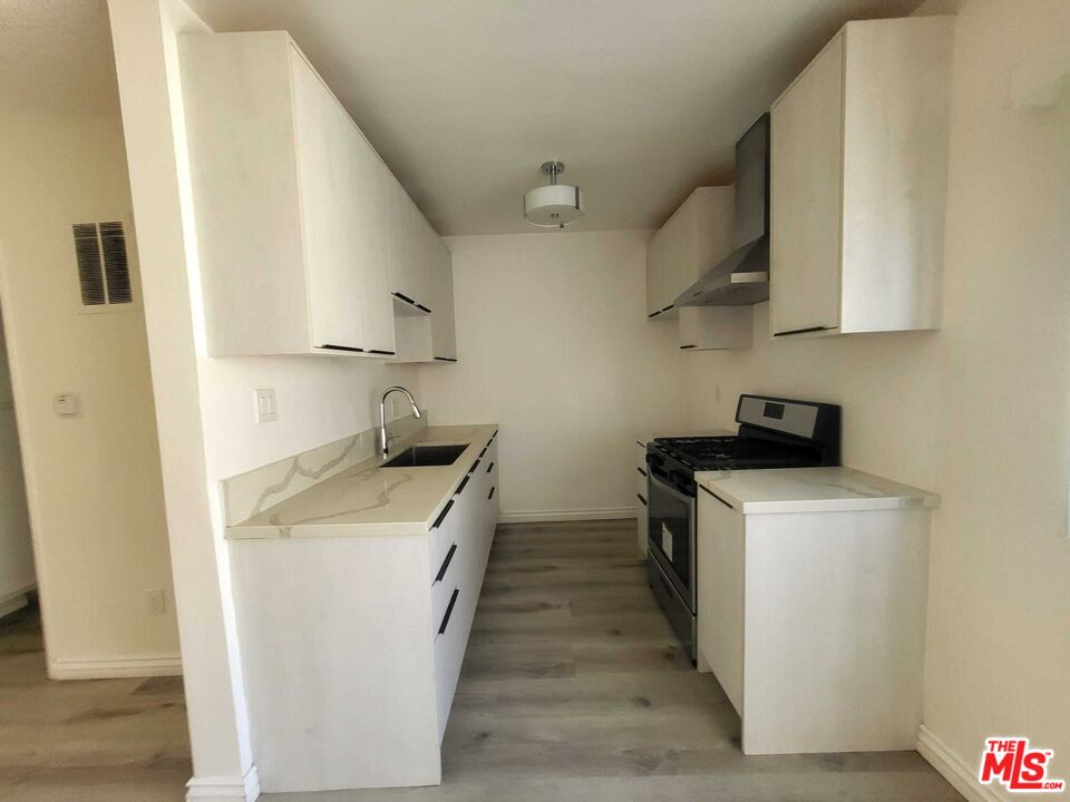 1118 Waterloo St Unit: 12