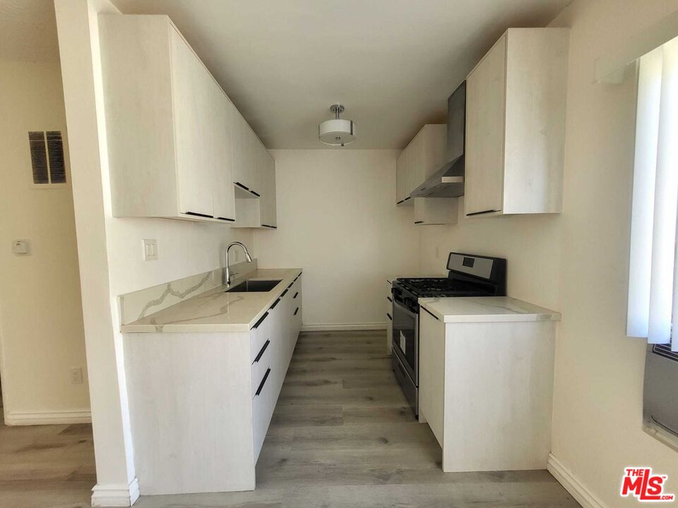 1118 Waterloo St Unit: 12
