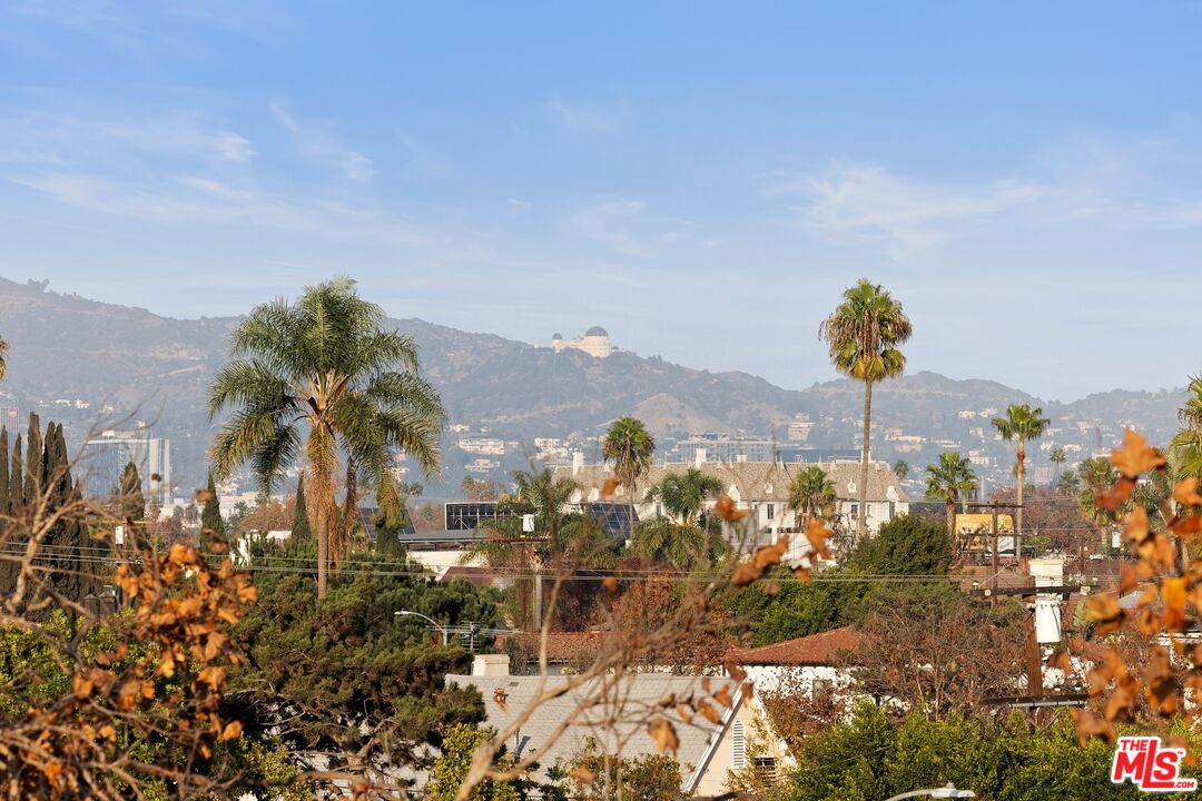 211 S Poinsettia Pl Unit: Penthouse
