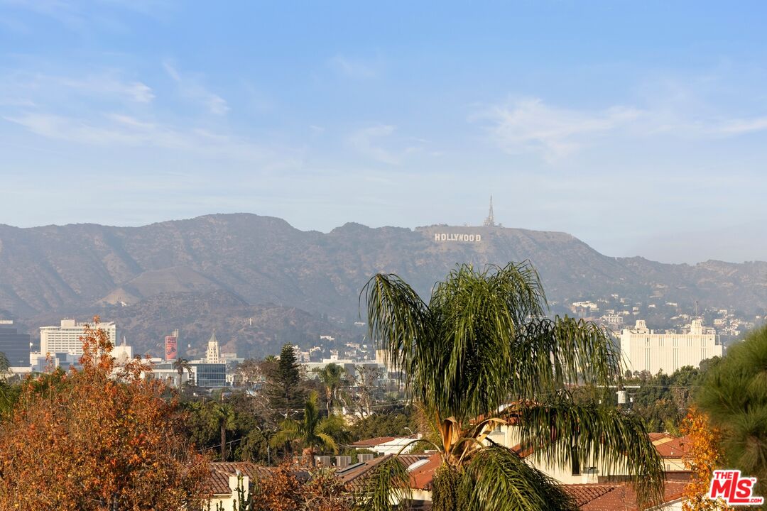 211 S Poinsettia Pl Unit: Penthouse