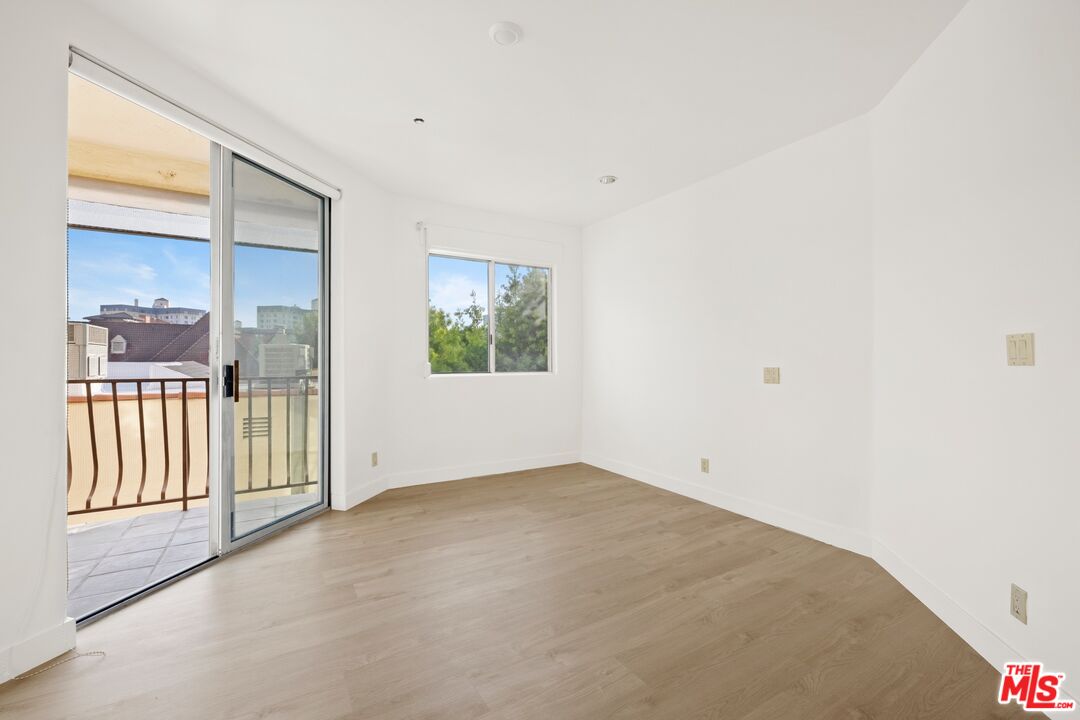 211 S Poinsettia Pl Unit: Penthouse