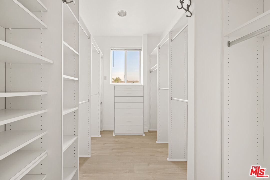 211 S Poinsettia Pl Unit: Penthouse