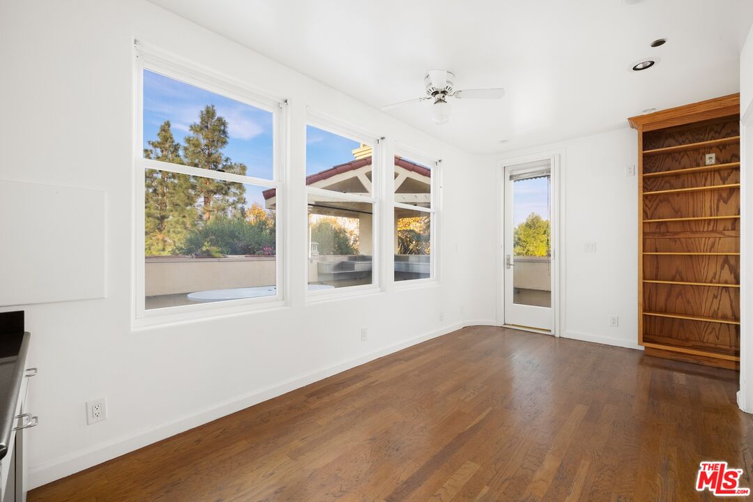 211 S Poinsettia Pl Unit: Penthouse