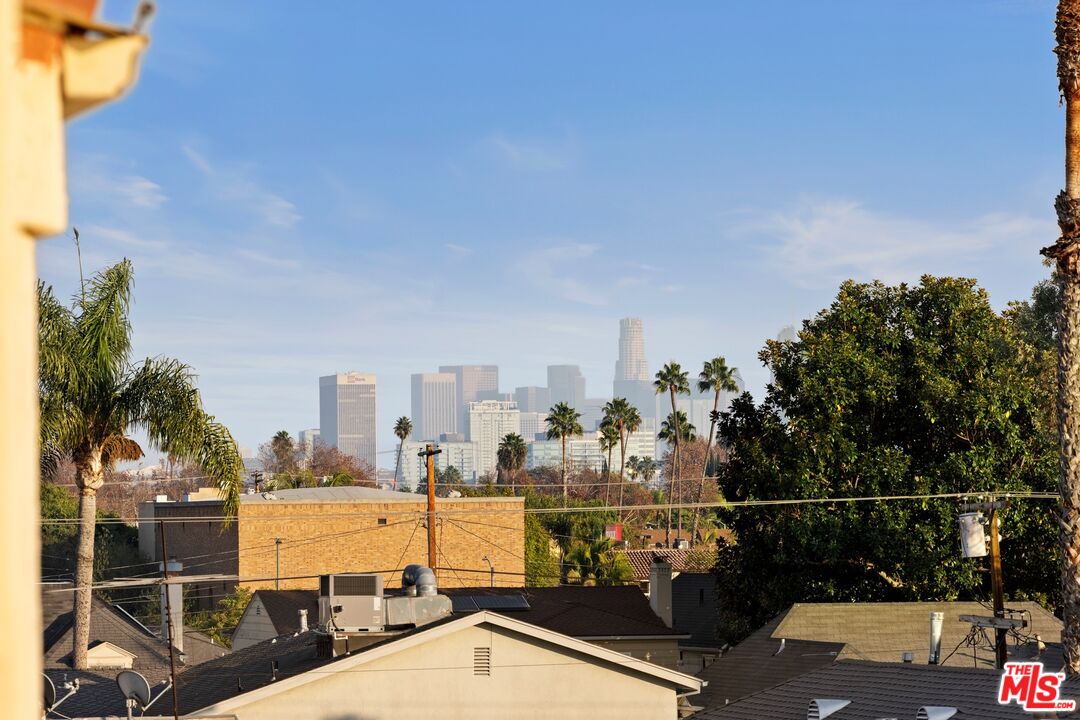 211 S Poinsettia Pl Unit: Penthouse