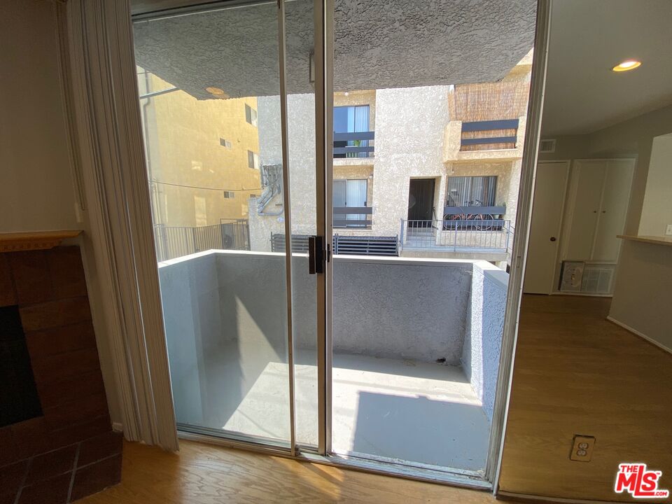 1529 S Bundy Dr Unit: 105