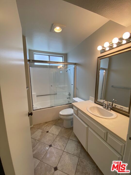 1529 S Bundy Dr Unit: 105