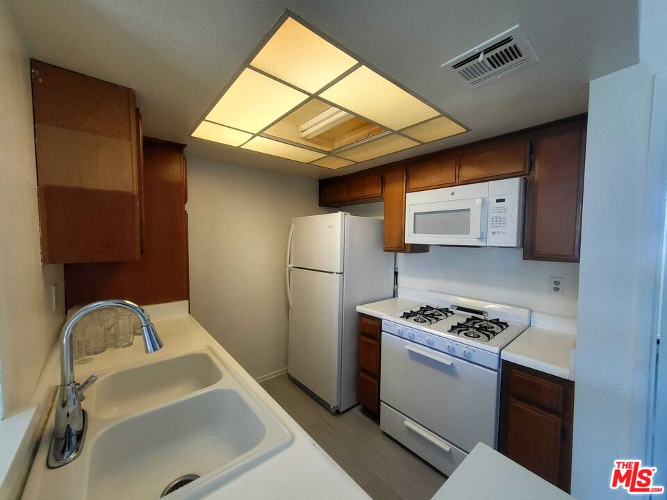 1529 S Bundy Dr Unit: 203