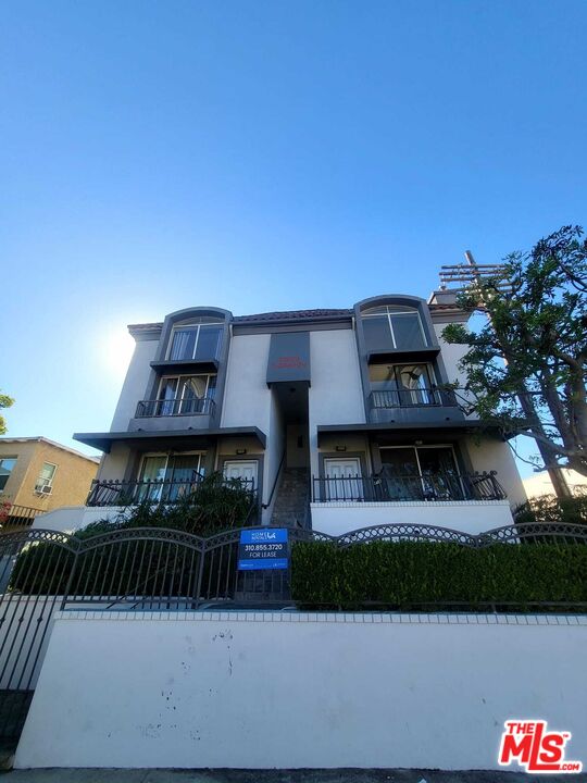 1529 S Bundy Dr Unit: 203