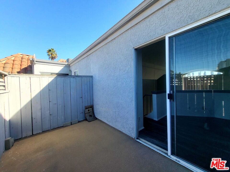 1529 S Bundy Dr Unit: 203