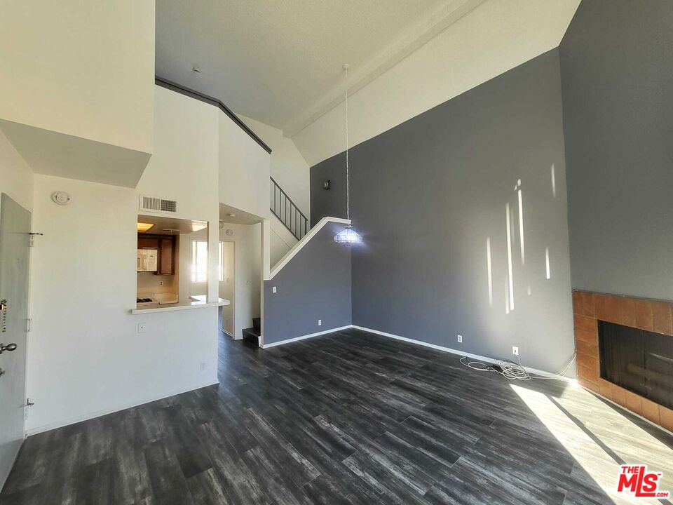 1529 S Bundy Dr Unit: 203