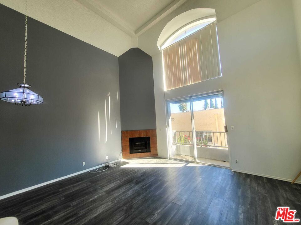 1529 S Bundy Dr Unit: 203