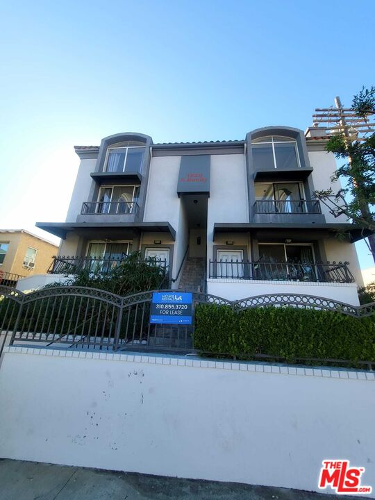 1529 S Bundy Dr Unit: 203