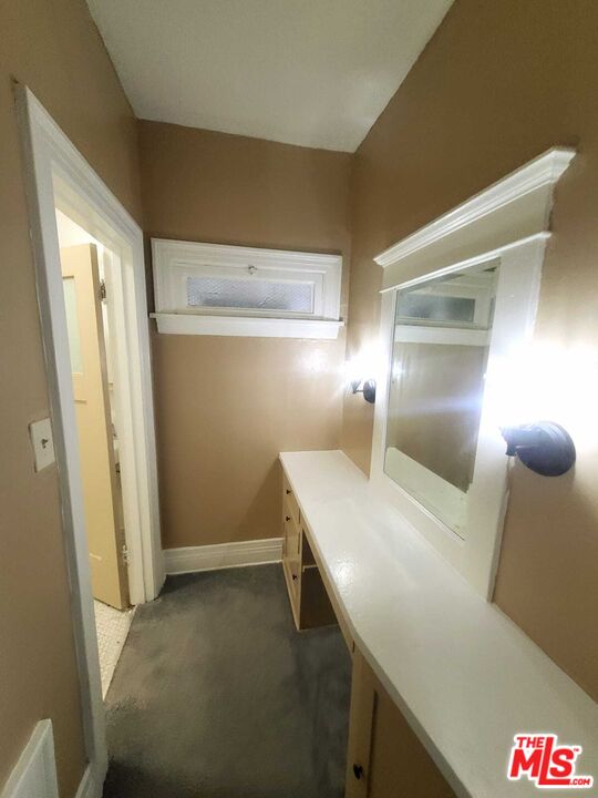 946 S Burlington Ave Unit: 204