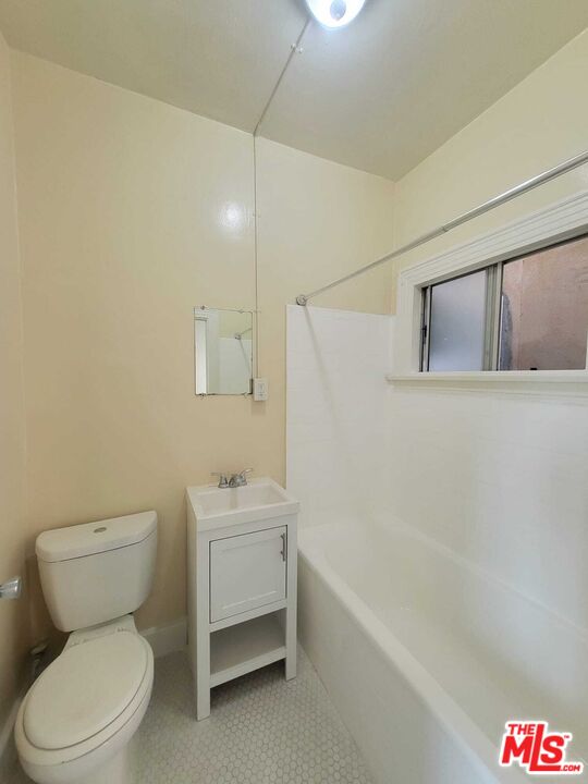 946 S Burlington Ave Unit: 215