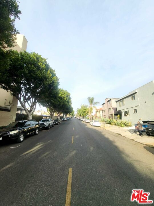 946 S Burlington Ave Unit: 215