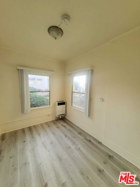 946 S Burlington Ave Unit: 215