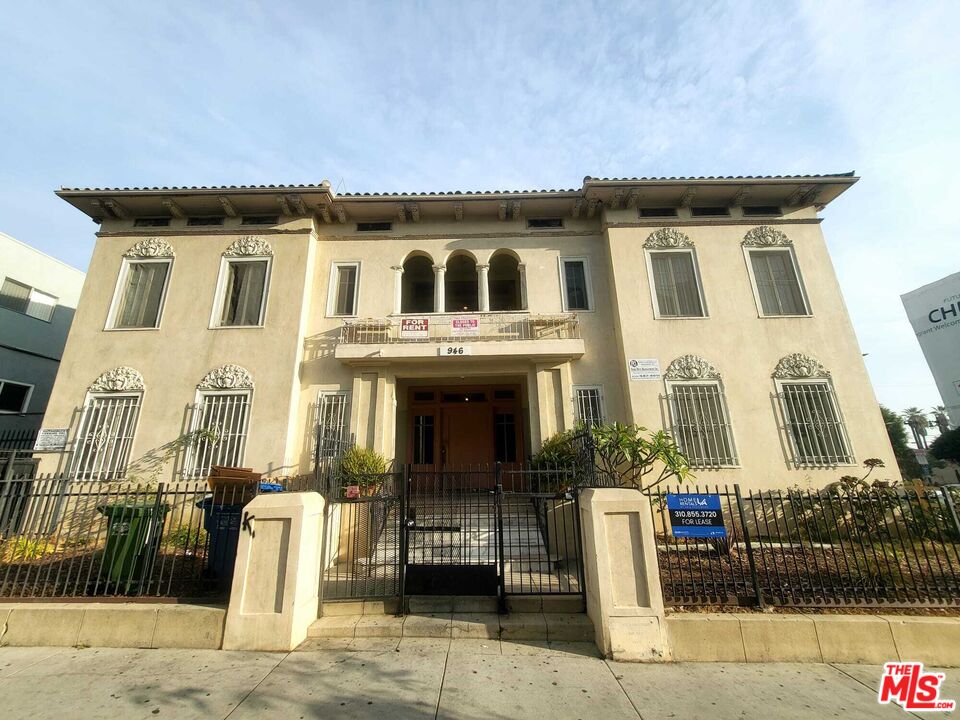 946 S Burlington Ave Unit: 215