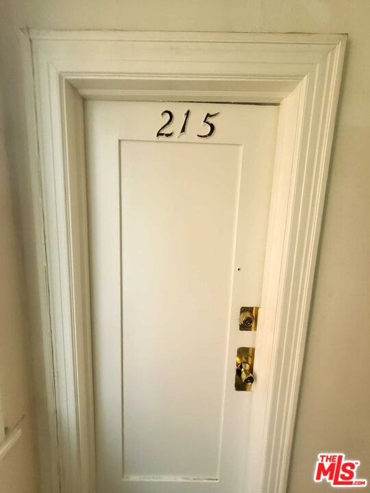 946 S Burlington Ave Unit: 215