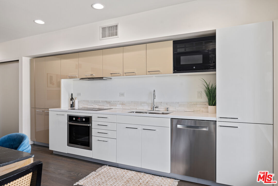 901 S Flower St Unit: 607