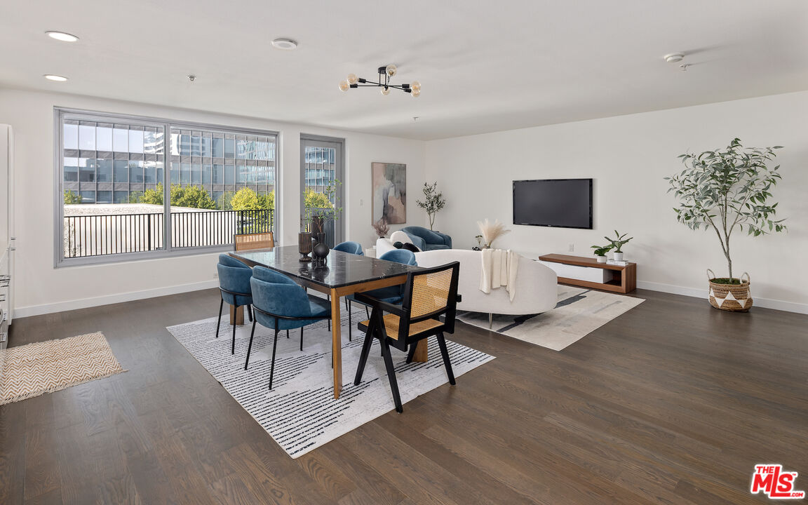 901 S Flower St Unit: 607
