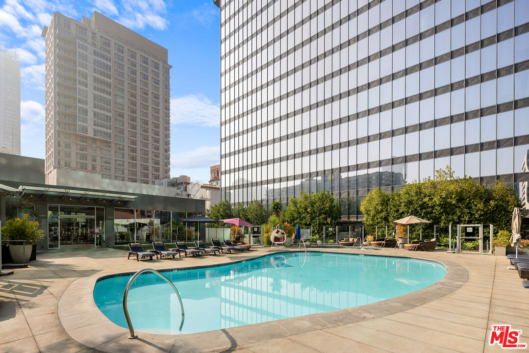 901 S Flower St Unit: 607