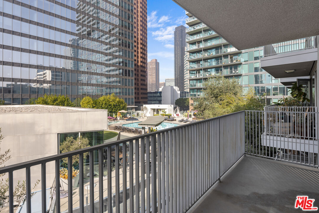 901 S Flower St Unit: 607