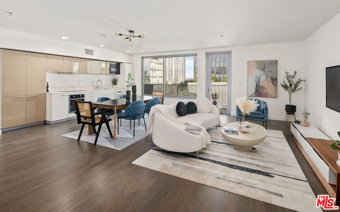 901 S Flower St Unit: 607