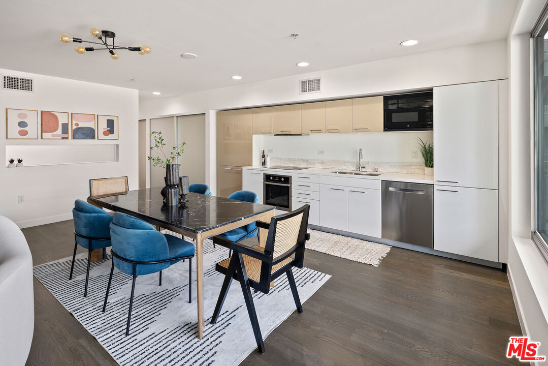 901 S Flower St Unit: 607
