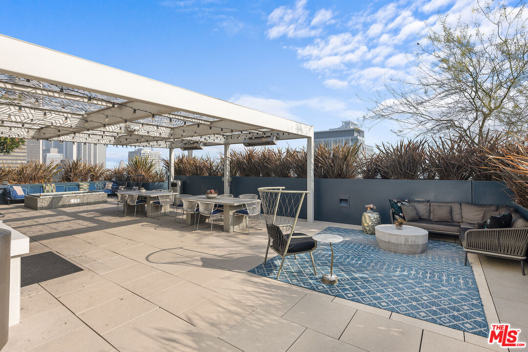 901 S Flower St Unit: 607