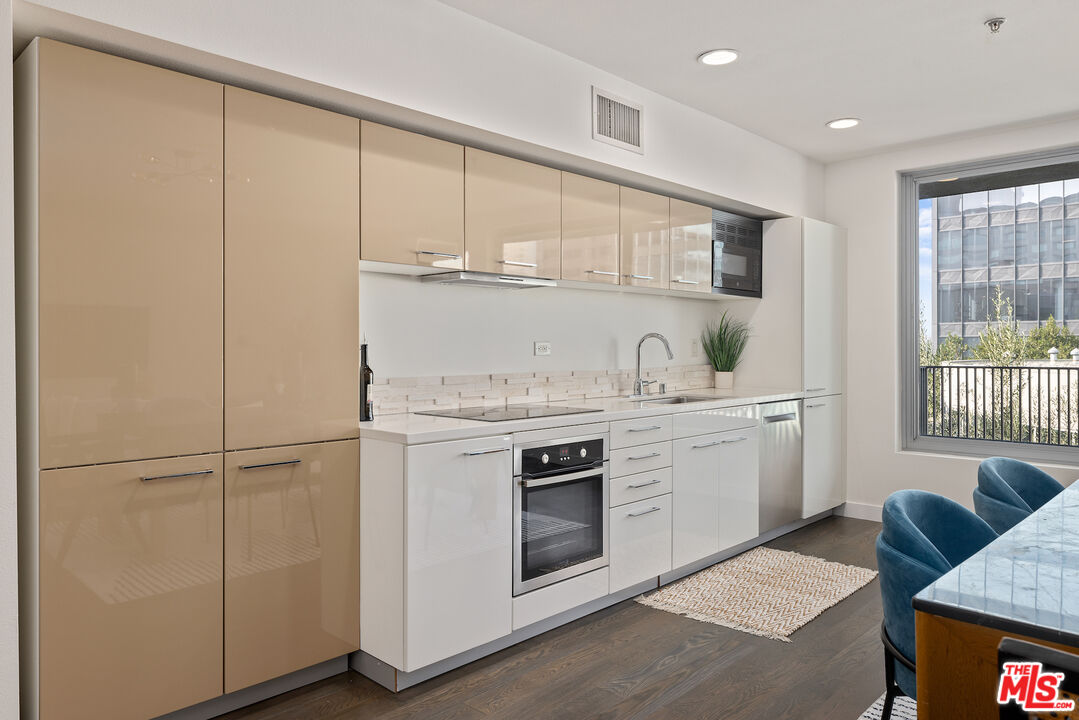 901 S Flower St Unit: 607