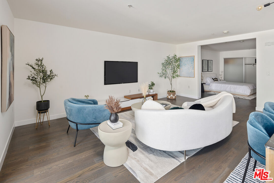 901 S Flower St Unit: 607