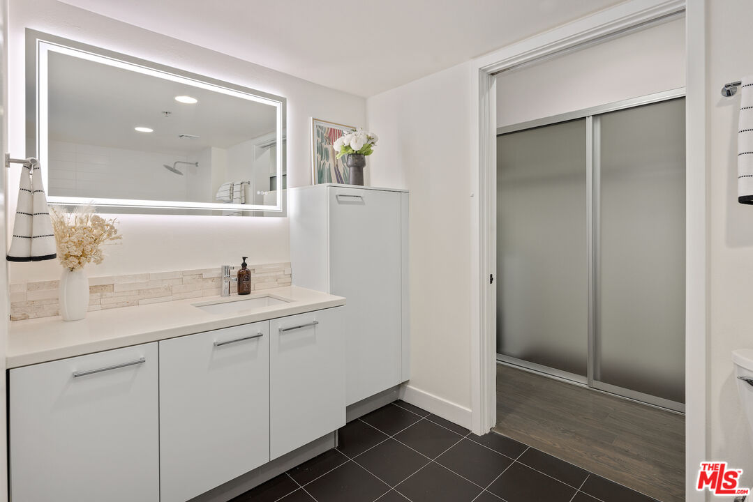 901 S Flower St Unit: 607