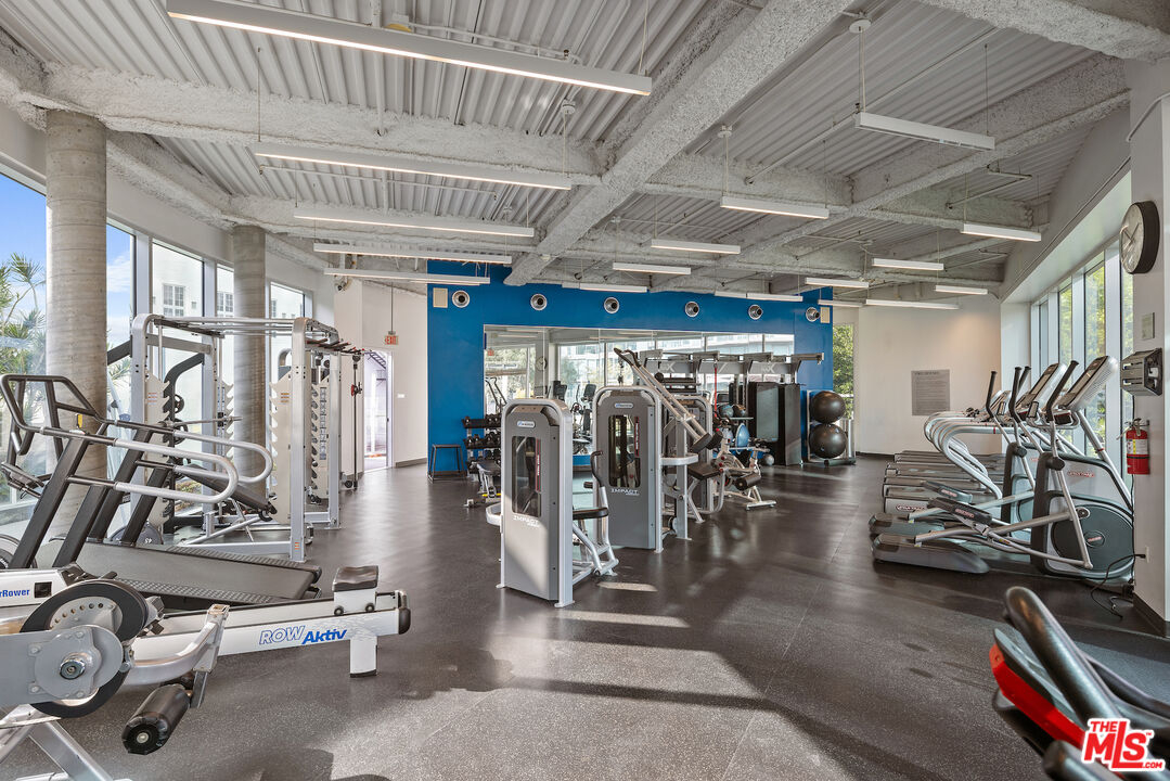 901 S Flower St Unit: 607