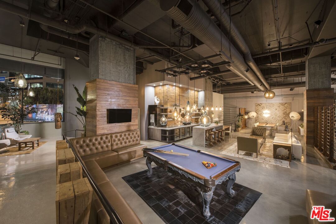 901 S Flower St Unit: 607