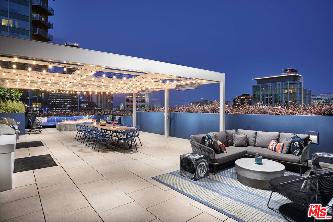901 S Flower St Unit: 607